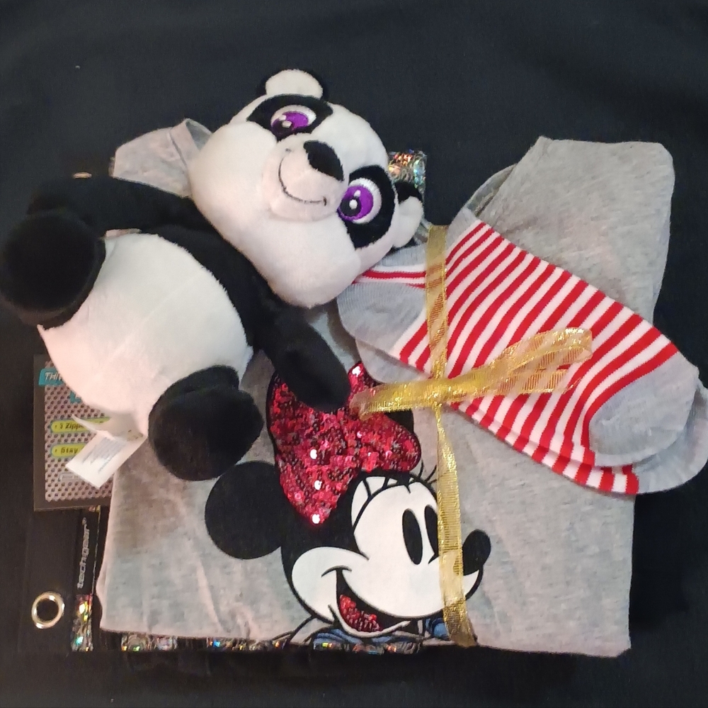 6-Piece Minnie Mouse Bundle With Tees, Pants, Socks & More!
